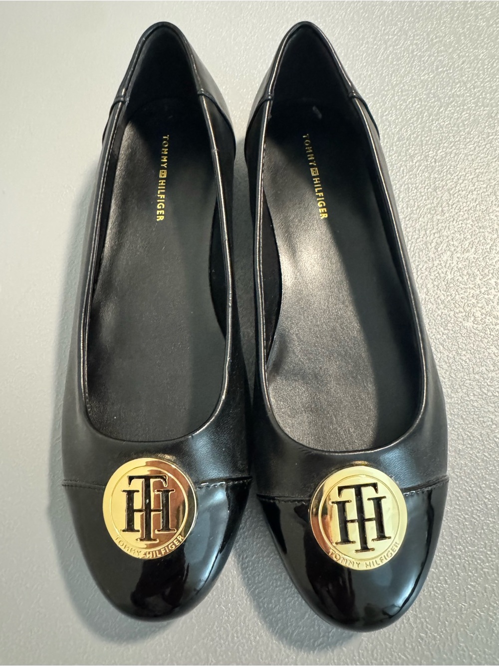 Tommy Hilfiger Black Patent Leather Ballet Flats with Gold Logo Medallion 8